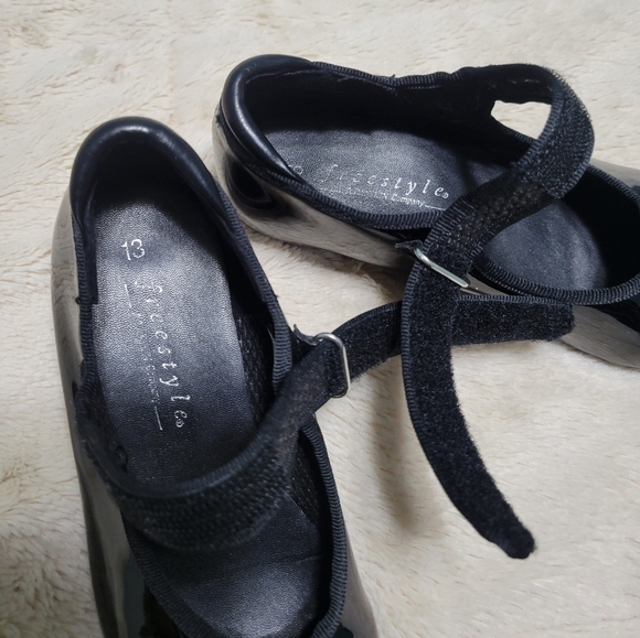 FreeStyle Tap Shoes with adjustable strap, Kid Size 13 - Picture 2 of 6
